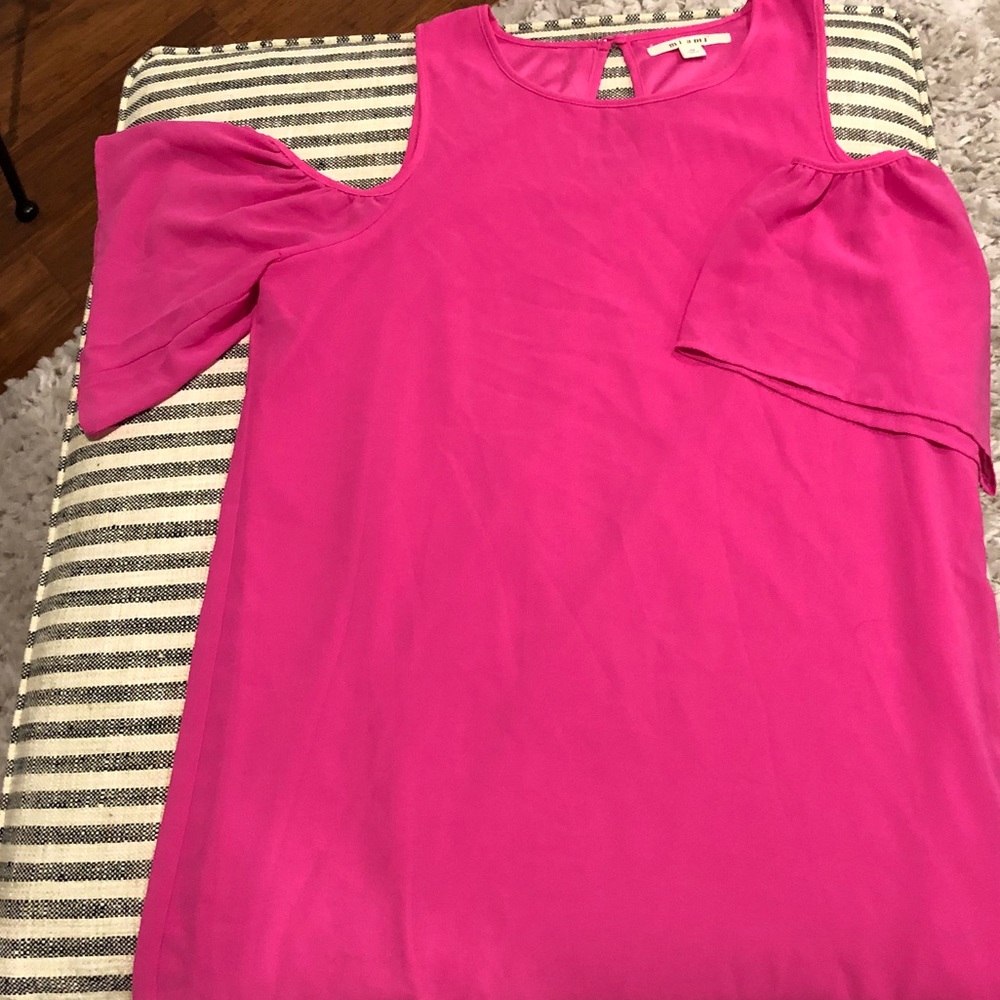 Hot pink cold shoulder dress 💗💗